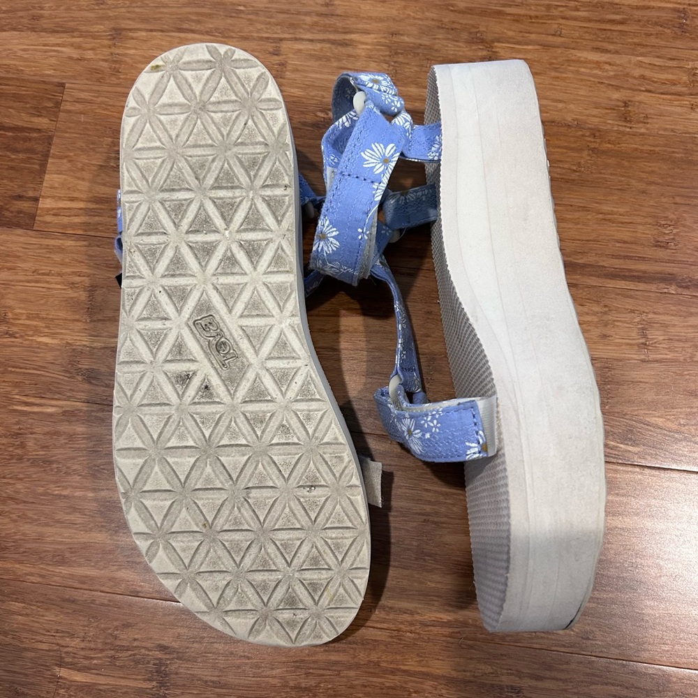 Teva Flatform Universal Gloriosa Sandals Blue White 9 EUC - Picture 5 of 7